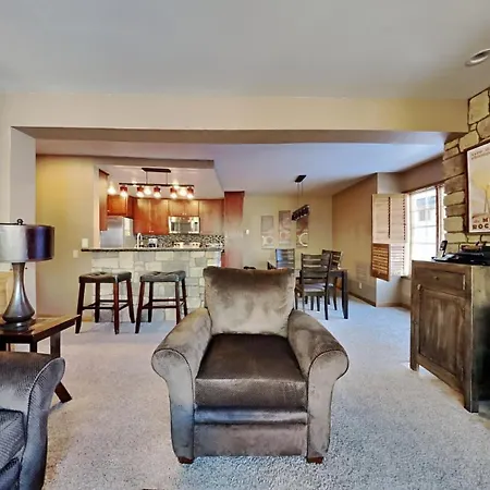 Remodeled 2 Bedroom Condo Withfull Kitchen!